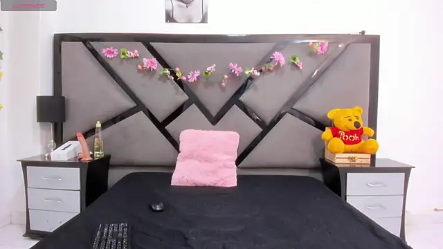 akiraloveee online show from April 23, 6:42 pm