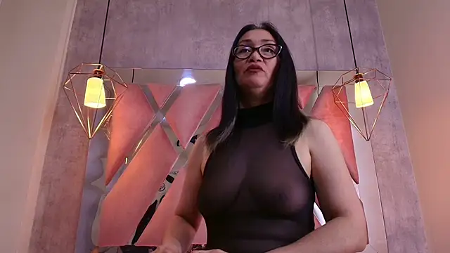 luci lane  online show from April 19, 3:29 am