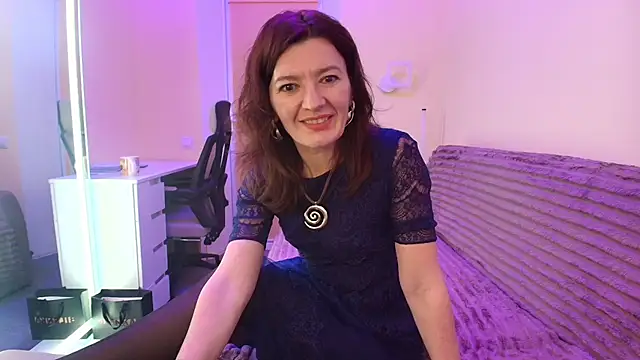 Bonnie Naughtyy online show from June 17, 3:44 pm