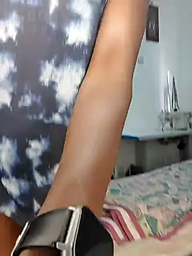 bronnie08 online show from March 21, 5:30 am