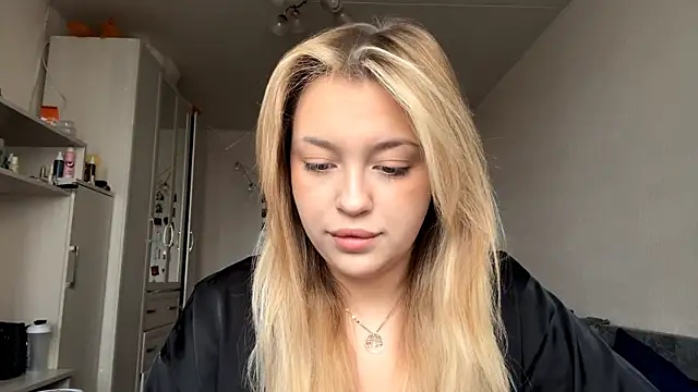 WonderedFlair online show from April 4, 7:26 am