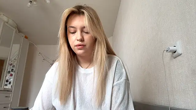 WonderedFlair online show from March 25, 9:19 am