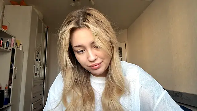 WonderedFlair online show from April 1, 6:15 am