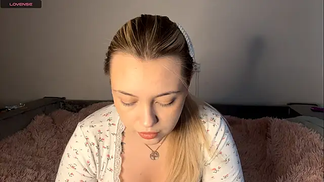 WonderedFlair online show from April 12, 7:33 am