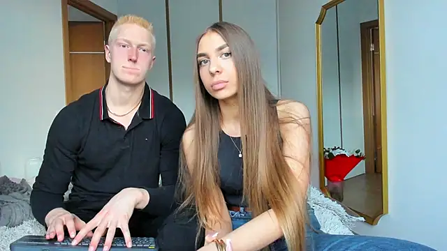 StepSisandStepBro online show from April 18, 5:37 pm