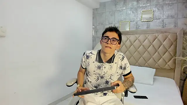 TylerCross  online show from March 21, 8:24 pm