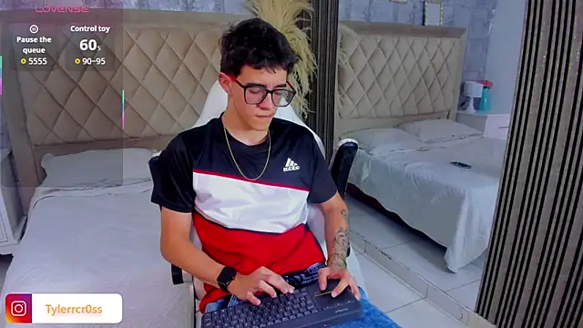 TylerCross  online show from April 10, 8:38 pm