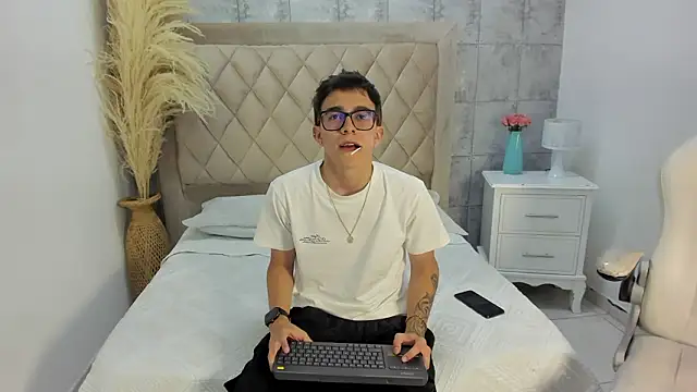 TylerCross  online show from March 17, 8:45 pm