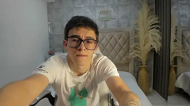 TylerCross  online show from March 20, 8:32 pm