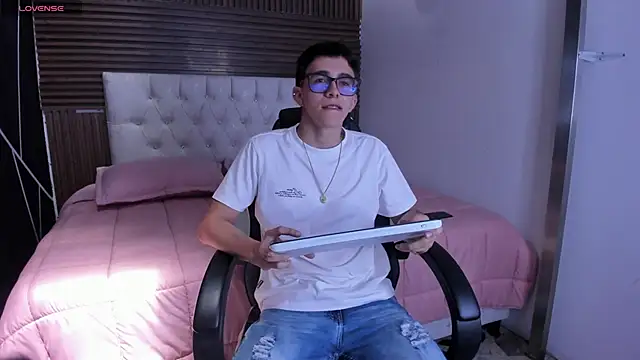 TylerCross  online show from March 15, 5:42 pm