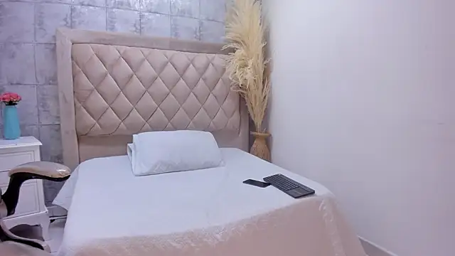 TylerCross  online show from March 18, 8:32 pm