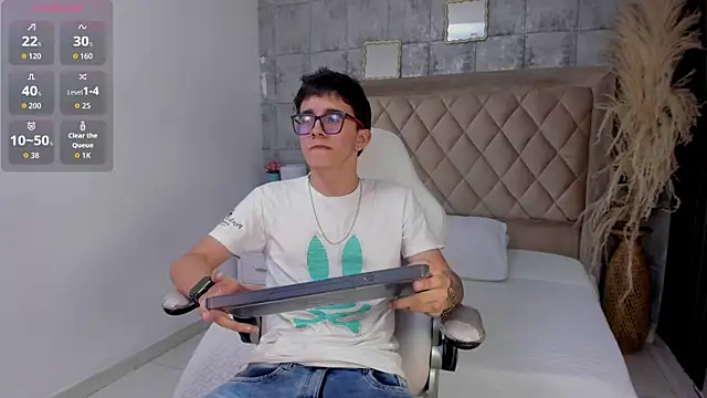 TylerCross  online show from April 2, 8:37 pm