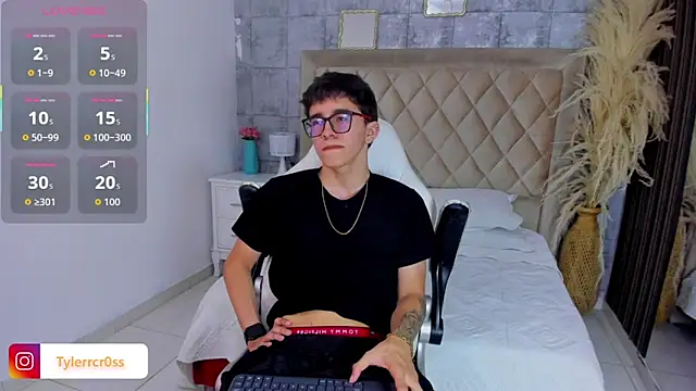 TylerCross  online show from April 5, 8:26 pm