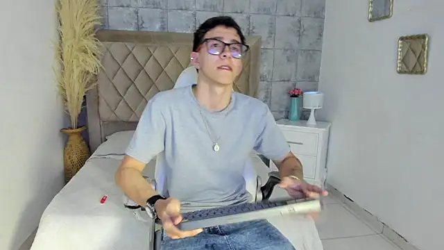 TylerCross  online show from March 14, 8:37 pm