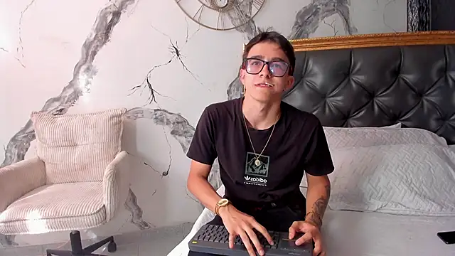 TylerCross  online show from March 16, 8:22 pm