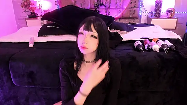 Vickmoon online show from March 22, 9:05 pm