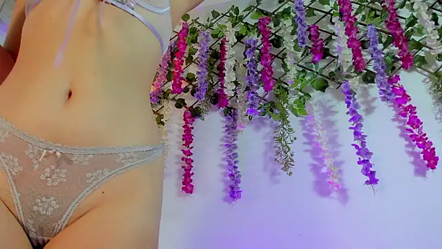 Petite Artemis online show from March 18, 2:30 pm