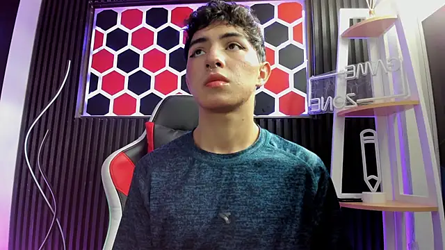 Cristopher Wild online show from March 31, 8:33 pm