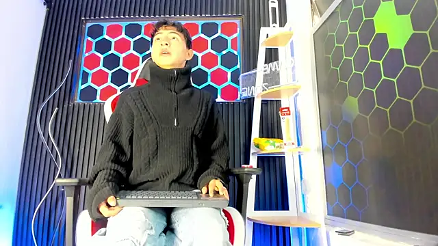 Cristopher Wild online show from April 12, 8:01 pm