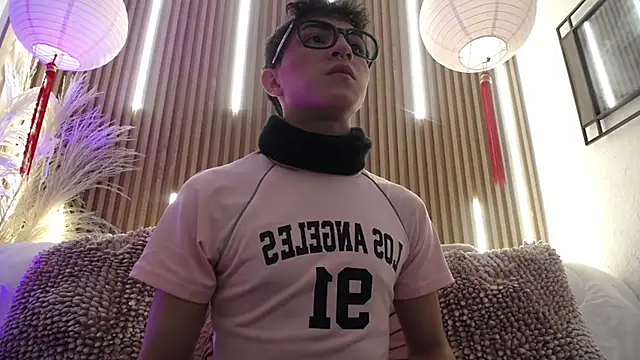 Cristopher Wild online show from April 3, 8:26 pm