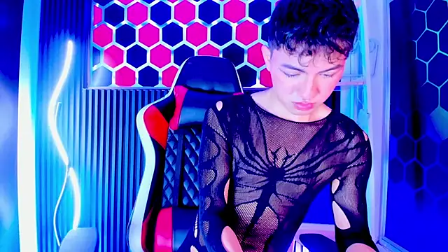 Cristopher Wild online show from May 20, 4:20 am