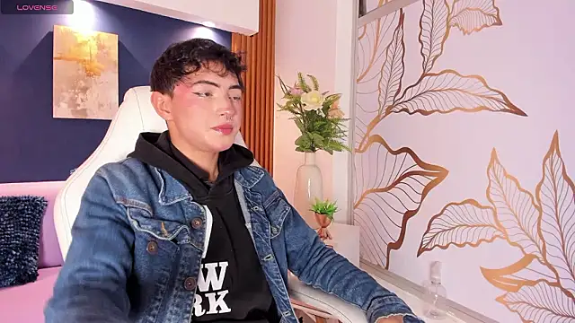 Cristopher Wild online show from March 22, 8:32 pm