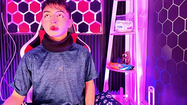 Cristopher Wild online show from May 29, 8:04 pm