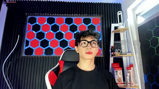 Cristopher Wild online show from May 5, 8:12 pm