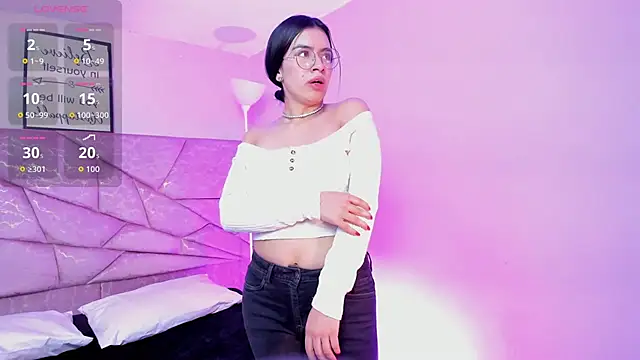 Amara Velle online show from May 8, 1:04 pm