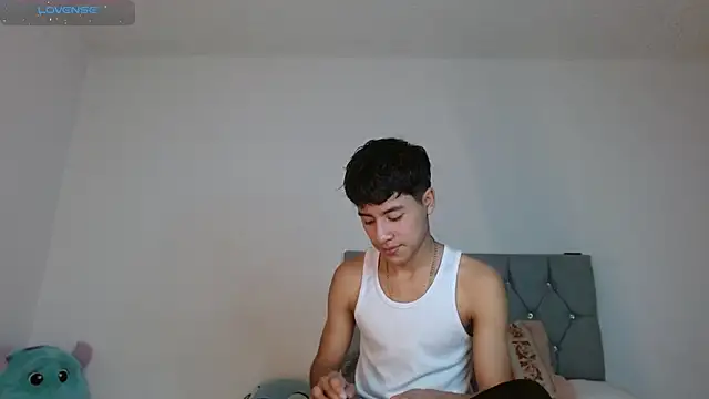 Snapshot of Sebas_fire4 chatting on May 20, 2:47 pm Sebas fire4 online show from May 20, 2:47 pm