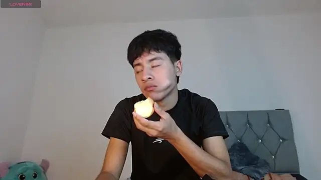 Snapshot of Sebas_fire4 chatting on May 19, 10:39 pm Sebas fire4 online show from May 19, 10:39 pm