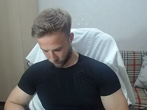 Snapshot of BlondEagleMuscle chatting on June 14, 9:05 pm BlondEagleMuscle online show from June 14, 9:05 pm
