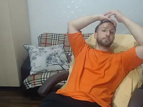 Snapshot of BlondEagleMuscle chatting on June 10, 7:37 pm BlondEagleMuscle online show from June 10, 7:37 pm