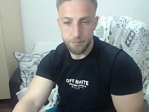 Snapshot of BlondEagleMuscle chatting on May 1, 8:03 pm BlondEagleMuscle online show from May 1, 8:03 pm