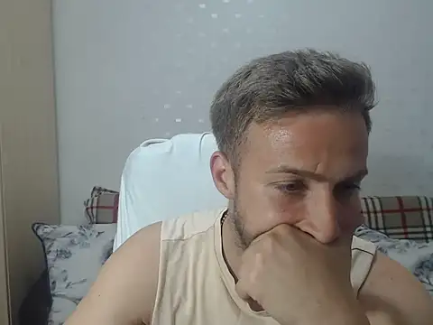 Snapshot of BlondEagleMuscle chatting on June 18, 8:14 pm BlondEagleMuscle online show from June 18, 8:14 pm