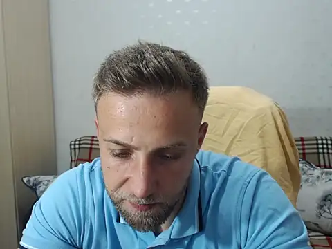 Snapshot of BlondEagleMuscle chatting on June 3, 9:41 pm BlondEagleMuscle online show from June 3, 9:41 pm