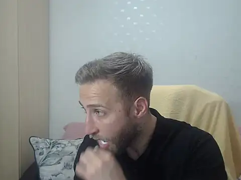 BlondEagleMuscle online show from April 5, 9:10 pm