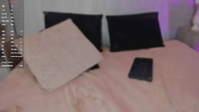 Lilyrousse  online show from April 21, 7:20 pm