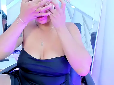 Snapshot of Sophia_RousX chatting on June 11, 10:18 pm Sophia RousX online show from June 11, 10:18 pm