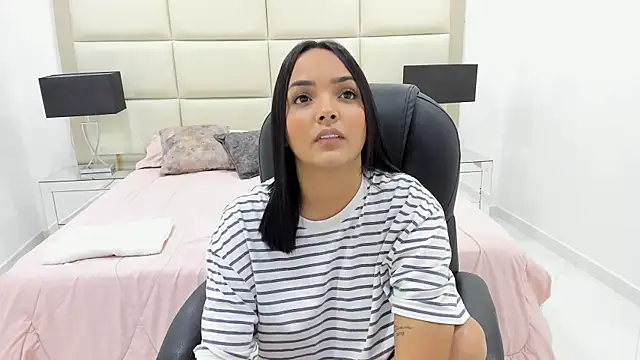 Chloelarsons online show from May 1, 1:10 am