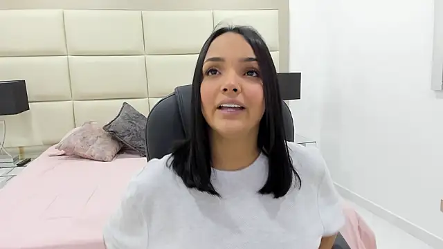 Chloelarsons online show from May 13, 11:23 pm