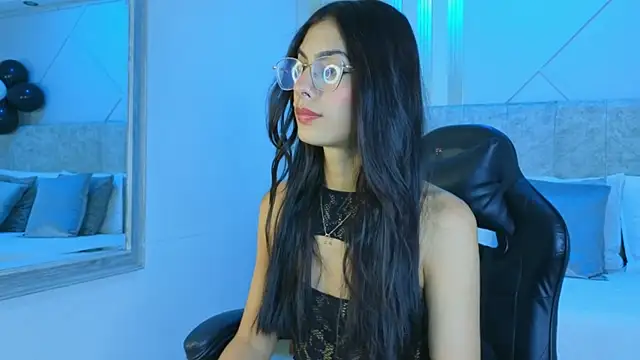 j belle  online show from March 21, 2:43 pm