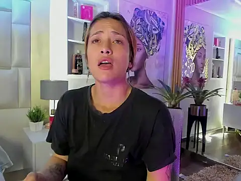 ZoeTaylorl online show from April 9, 1:06 pm