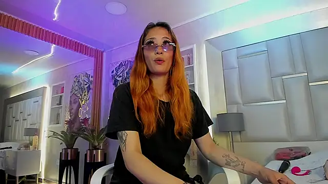 ZoeTaylorl online show from March 30, 1:01 pm