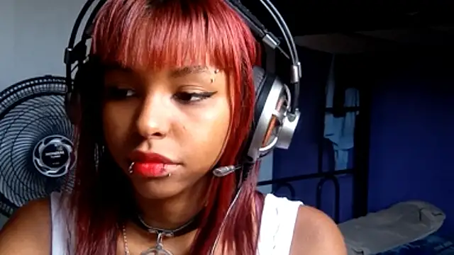 Snapshot of emilycloves chatting on March 14, 4:57 pm emilycloves online show from March 14, 4:57 pm