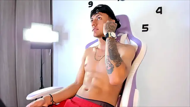 dominik jackson  online show from March 6, 2:39 am