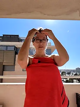 ManuelaX online show from February 17, 2:03 pm