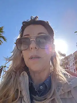 ManuelaX online show from February 20, 9:33 am