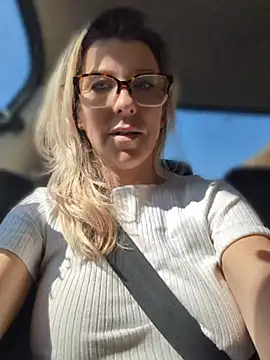 ManuelaX online show from February 24, 11:11 am