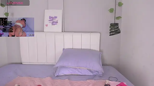 scarletth jhonsom1 online show from April 8, 5:20 am